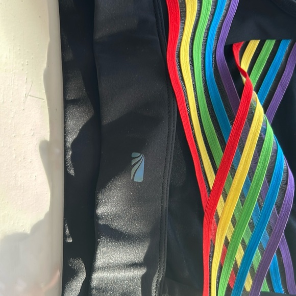 Wome Size Small Sports Bra With Rainbow Back - Picture 3 of 3